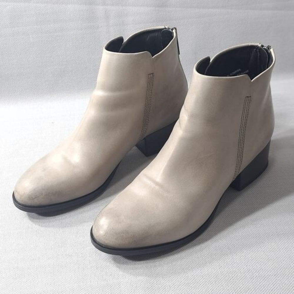 Clarks Womens Leather Elvina Taupe/Gray Soft Ankle Booties 7M